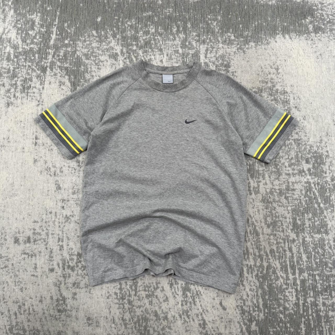 Vintage 00s Nike Logo T Shirt Grey (M)