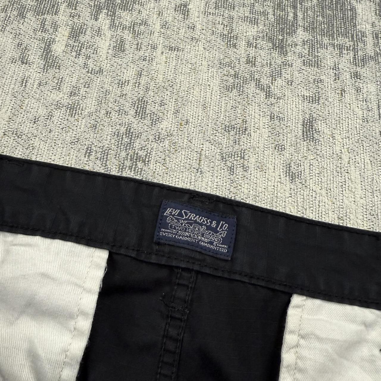 Vintage 00s Levi’s Baggy Cargo Shorts Black (36)