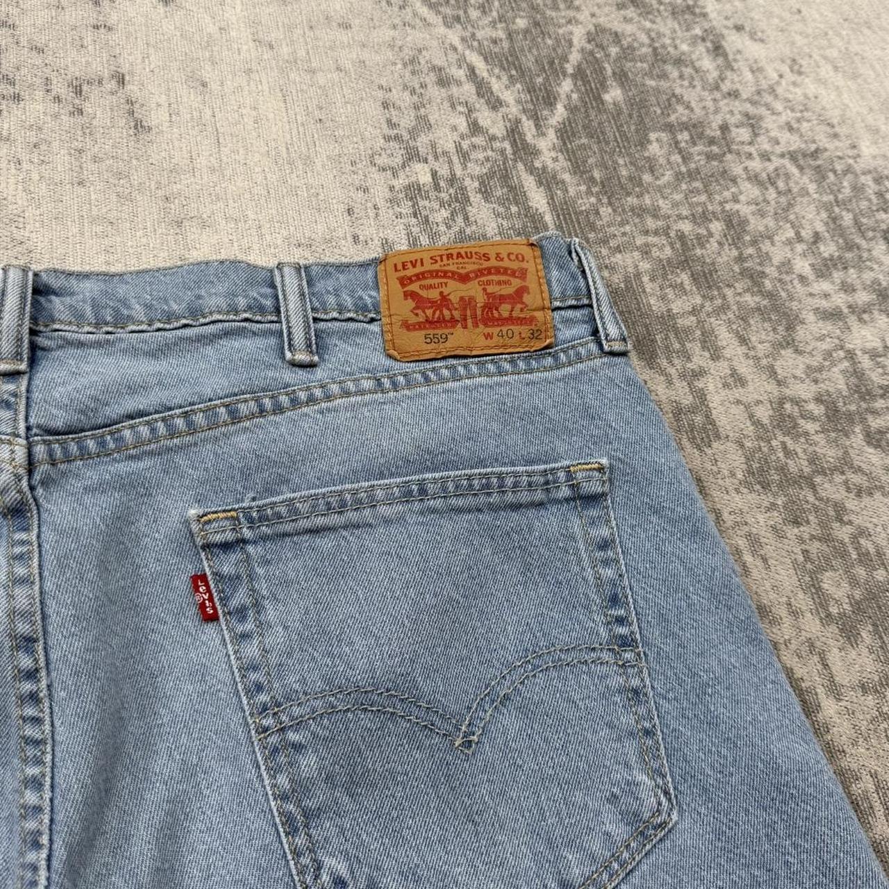 Vintage Levi’s 559 Relaxed Straight Leg Jeans Light Blue (40)