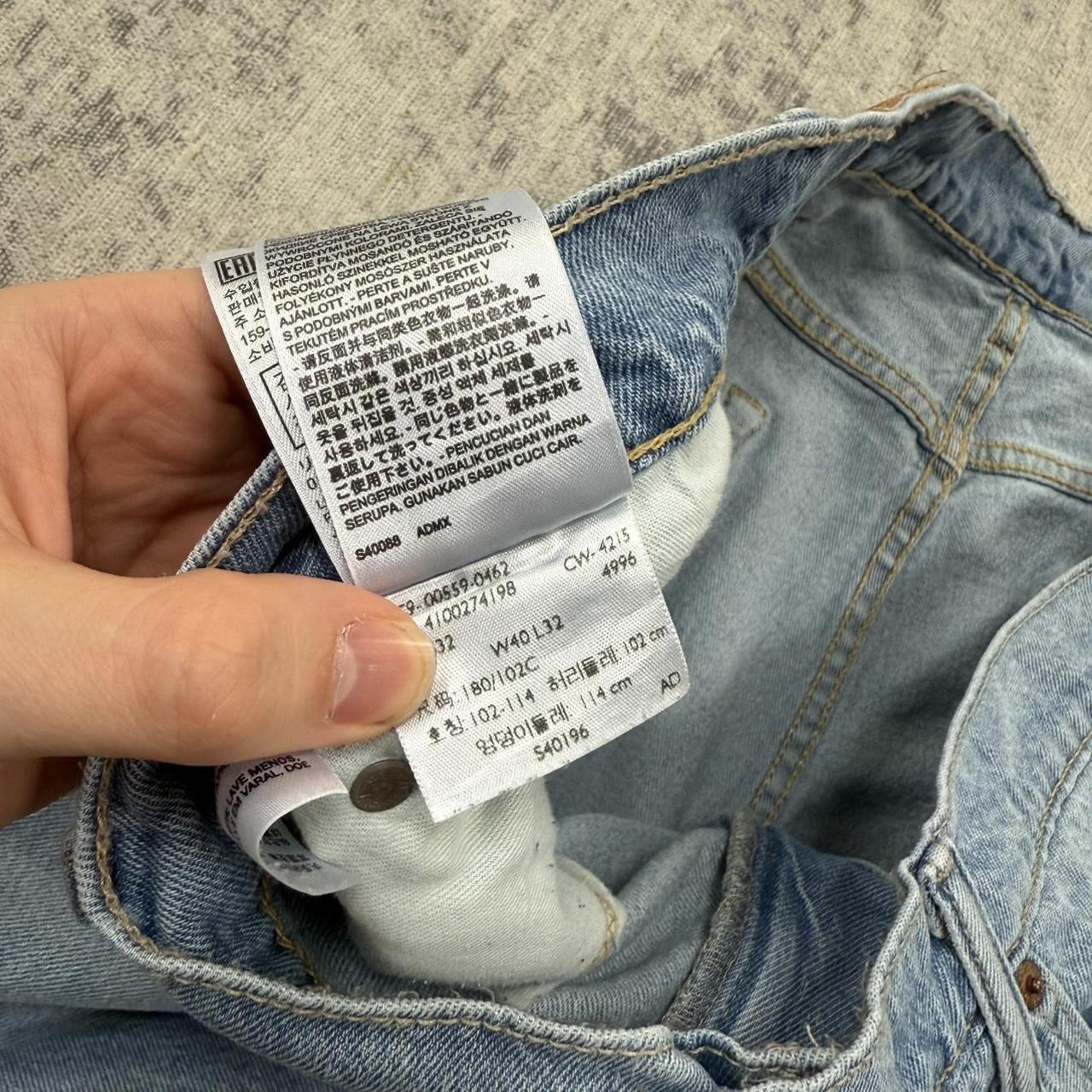 Vintage Levi’s 559 Relaxed Straight Leg Jeans Light Blue (40)