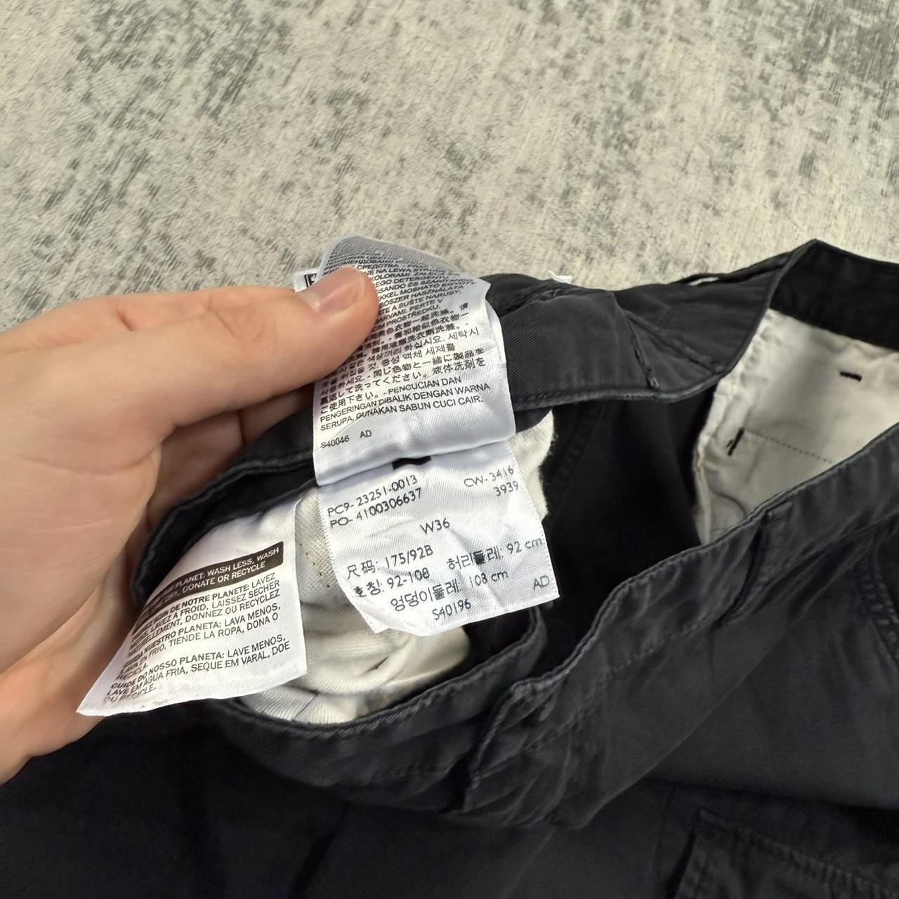 Vintage 00s Levi’s Baggy Cargo Shorts Black (36)