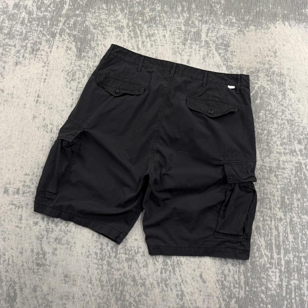 Vintage 00s Levi’s Baggy Cargo Shorts Black (36)